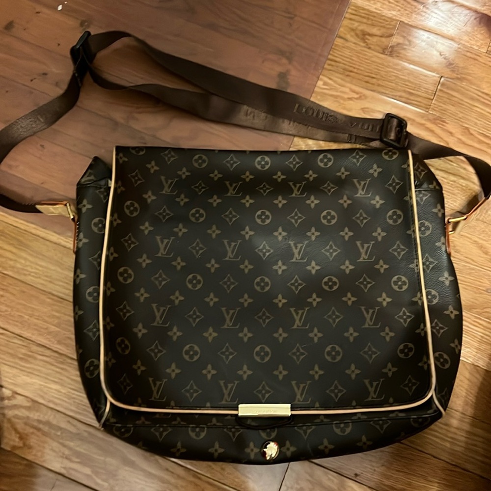 Great quality mirror bag perfect for laptop 13inch or iPad